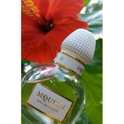 Alexander McQueen McQueen Eau Blanche EDP 30ml за Жени Дамски Парфюми